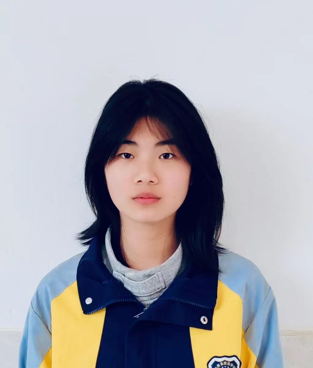 颜珺.jpg